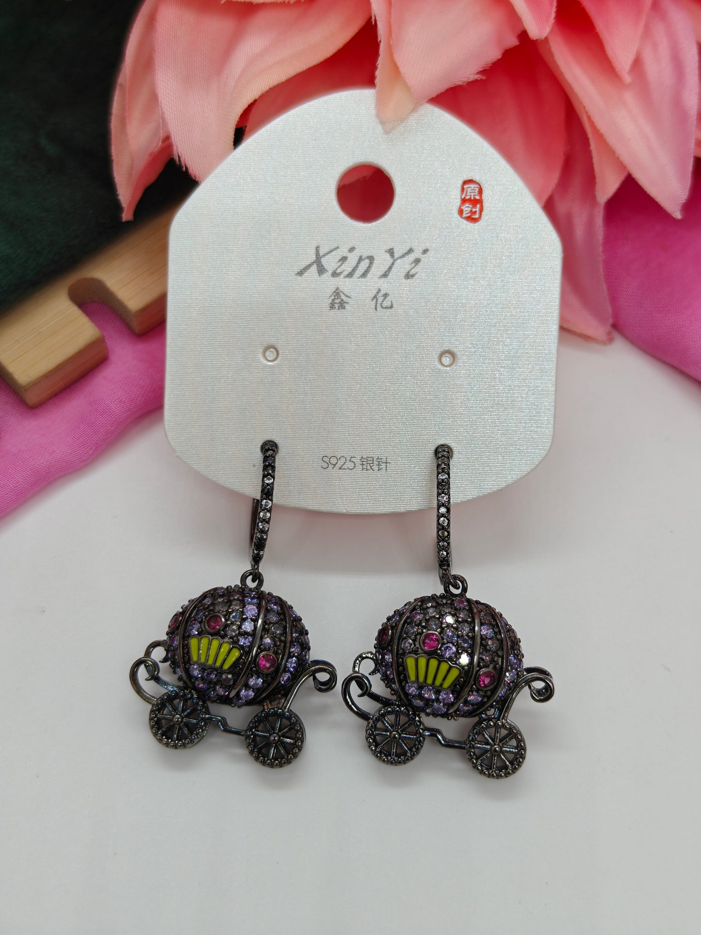 Quirky Earrings - Princes Carriage - #QNE-215