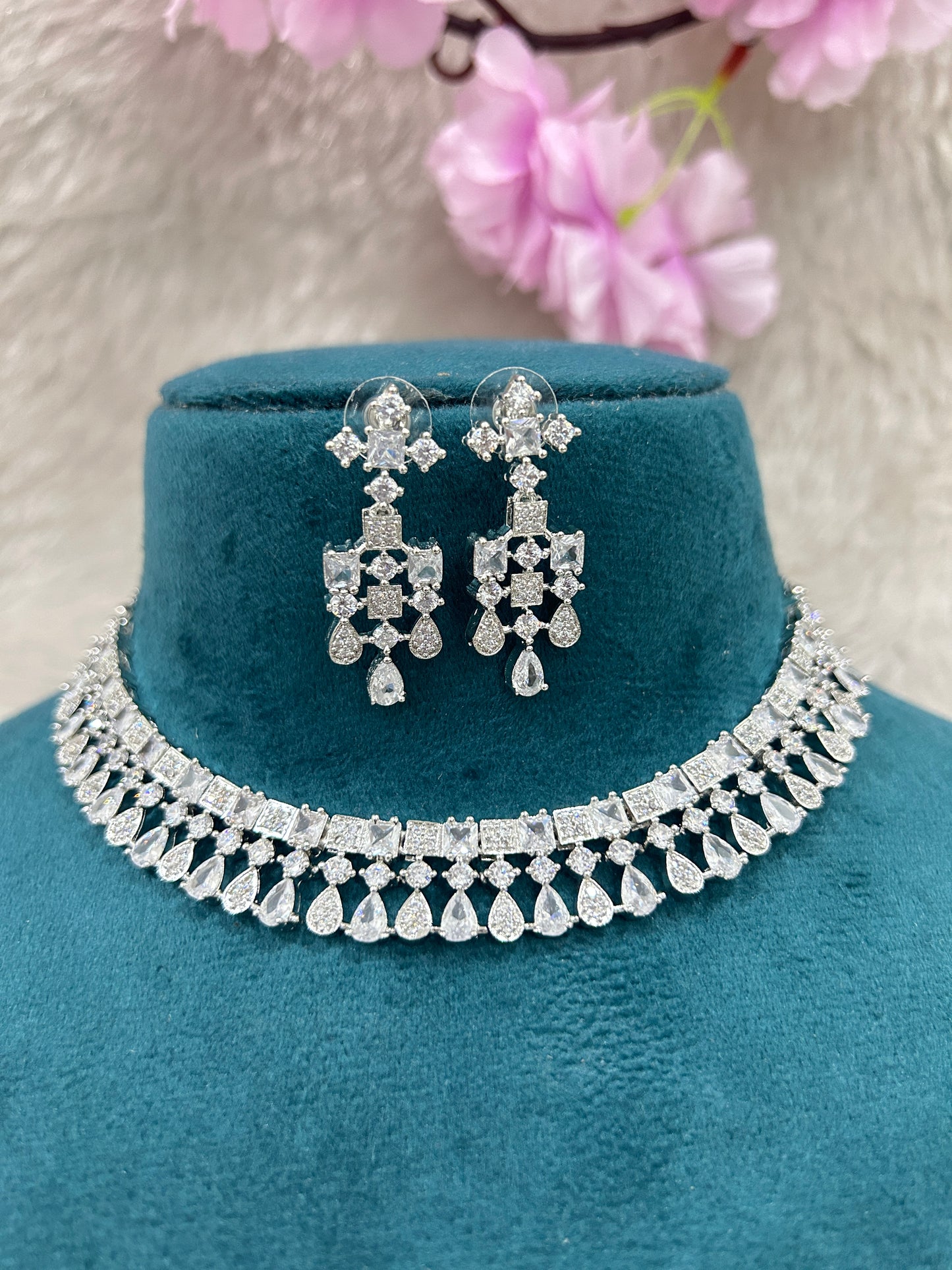 AD Choker Set #AD004 (Diamond White)