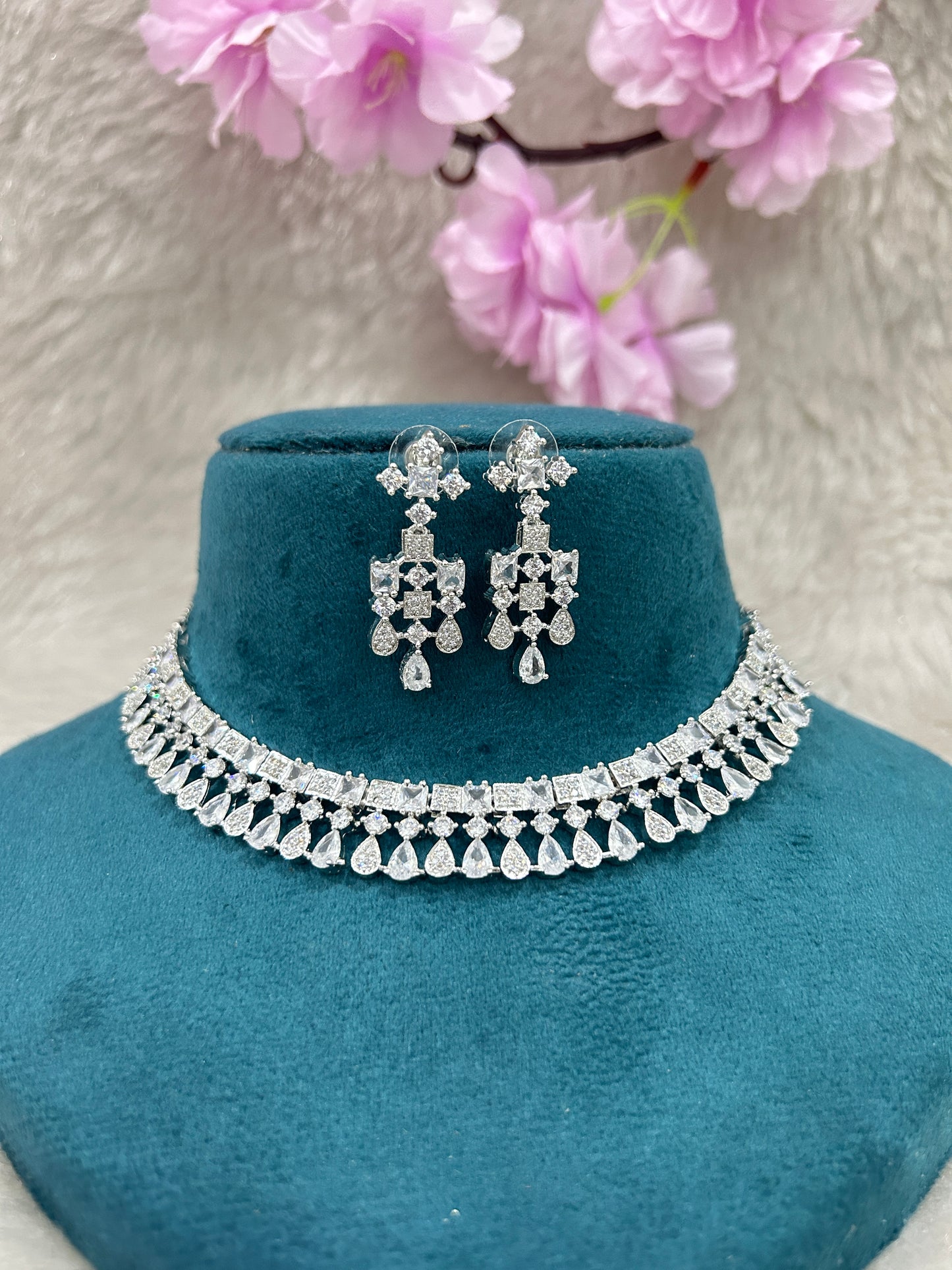 AD Choker Set #AD004 (Diamond White)